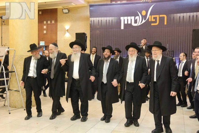 חתונה נכדת הגרמד ליפקוביץ עם נכד הגרצי אדלשטיין צילום א ה (19)