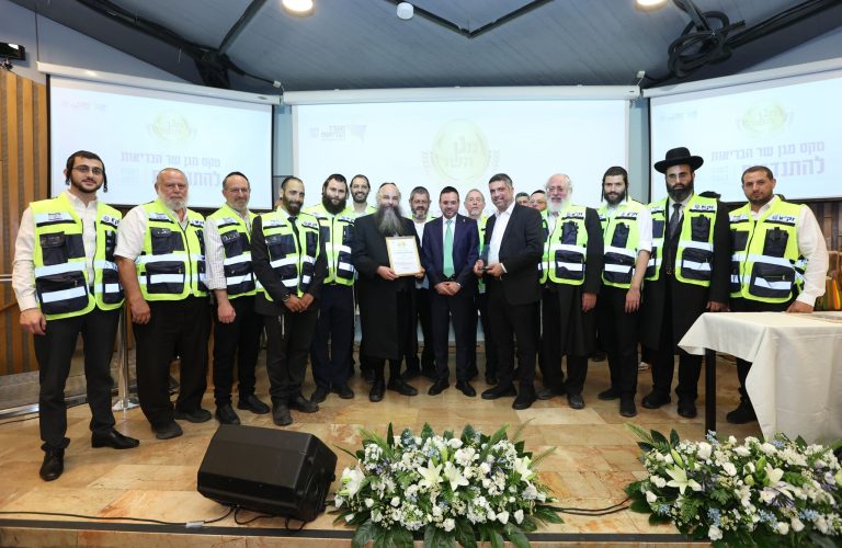 מגן שר הבריאות לזקא תא (3)