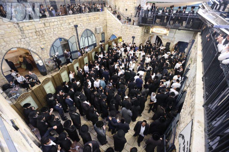 מירון הכנסת ספר תורה (65)