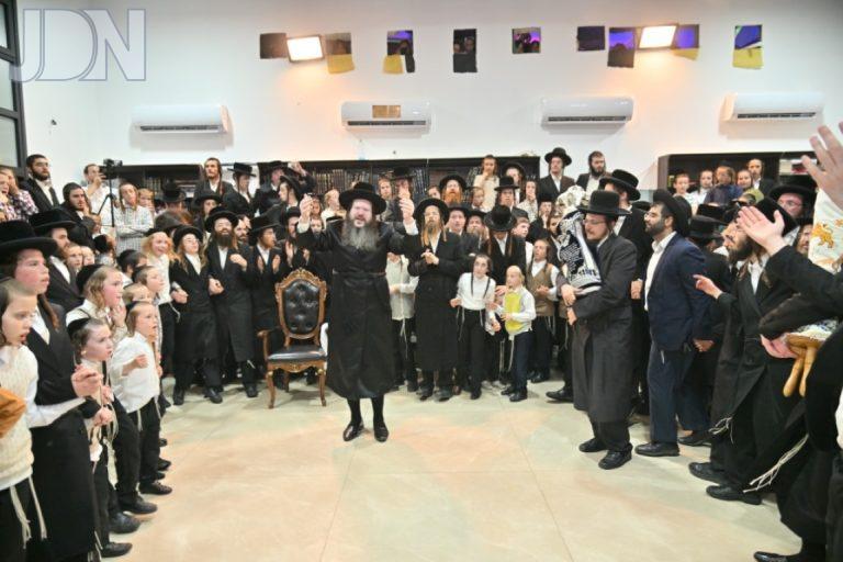 נחלת דן ביתר הכנסת ס''ת הרב יחזקאל טאוב (24)