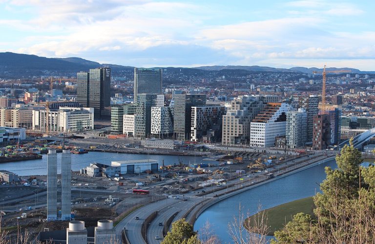 Oslo_from_Ekeberg_2015-04_--7