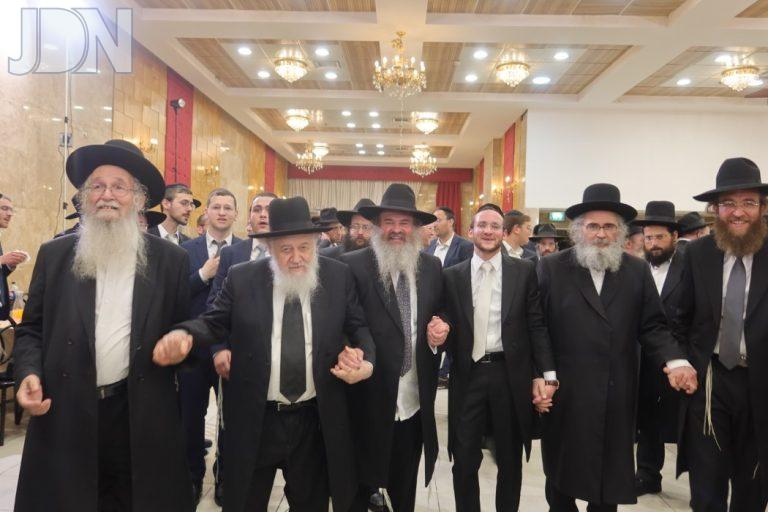 הגרא''י קוק חתונת נכדה (26)
