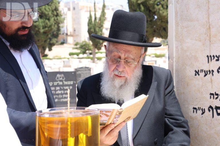 הגר''י יוסף בעליה לקבר אימו (14)