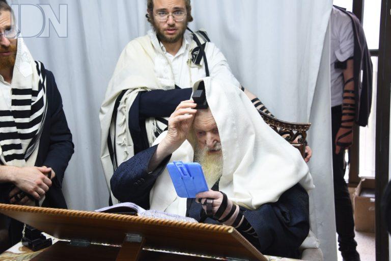 הגר''מ שטרנבוך שיעור ותפילת שחרית (40)