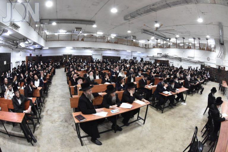 מעמד בקשת גאולה בביהמ''ד מכנובקא (18)