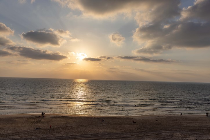 BAT YAM