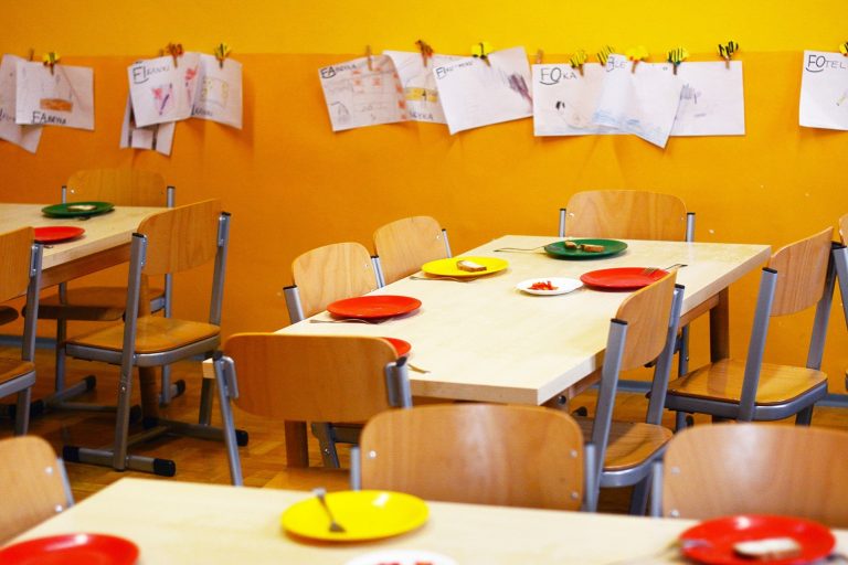 kindergarten-2456159_1920-1535x1024