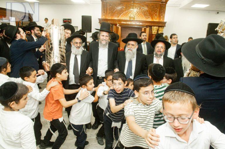 אמרי משה אחיסמך הכנסת ס''ת (18)