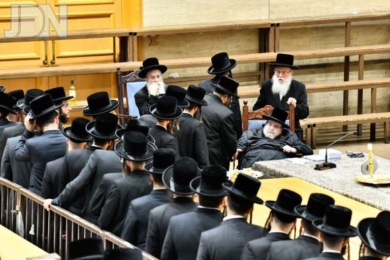 בעלזא עוברים לברכת השנים (33)