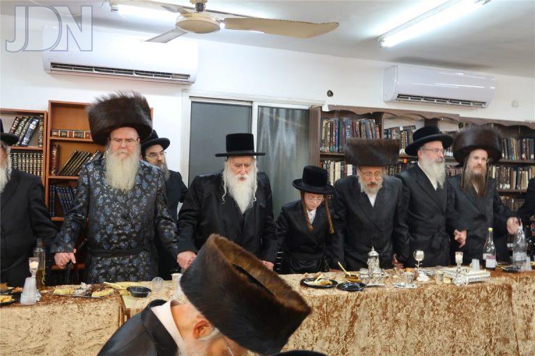 בריקוד בשמחה