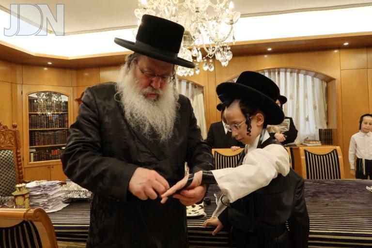 נדבורנה הנחת תפילין לנכד (6)