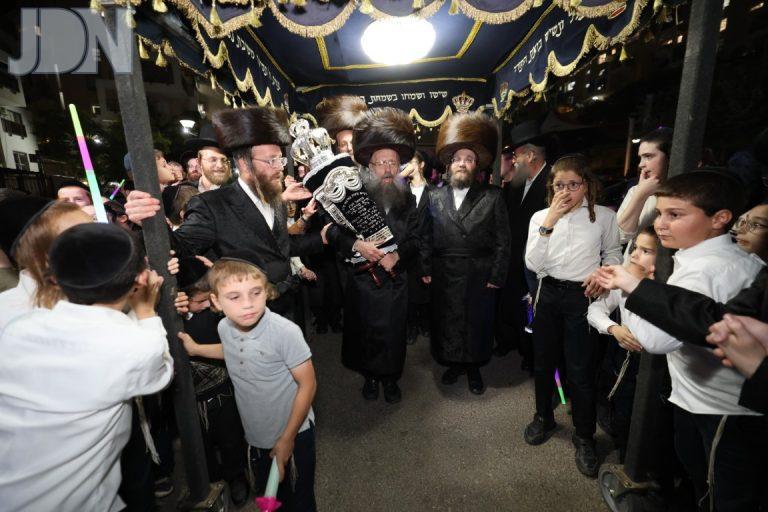 קרעטשניף ברכפלד הכנסת ס''ת (13)