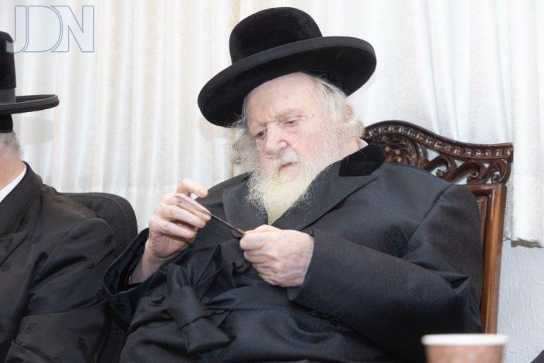 הגר''מ שטרנבוך בדיקת הסכינים (6)