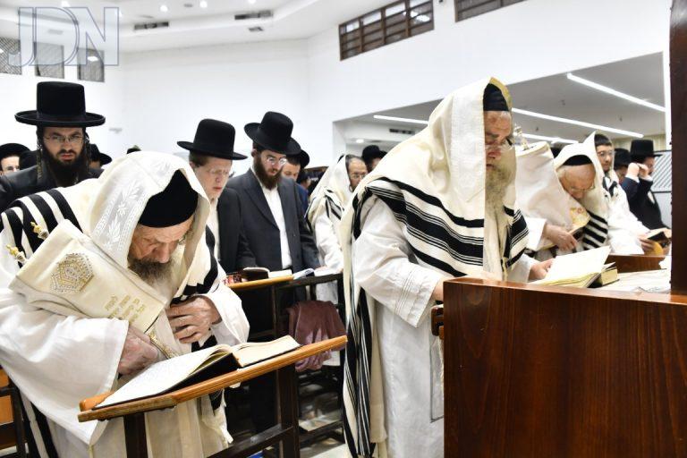 ישיבת סלבודקא כל נדרי (12)