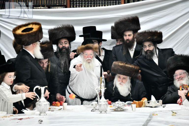 מכנובקא בעלזא נעילת החג שמח''ת (17)