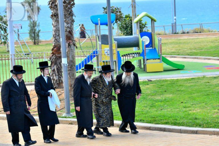 האדמו''ר מויז'ניץ טיול נתניה חשון פ''ה (11)