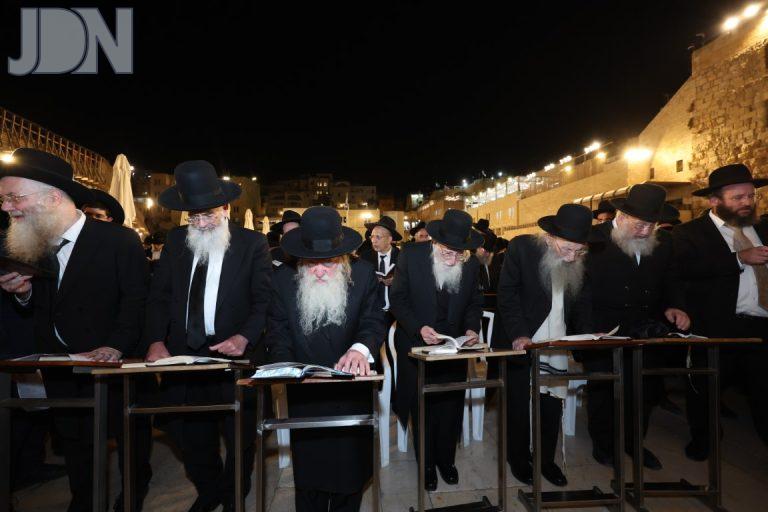הגר''א דויטש עצרת תפילה הכותל המערבי (4)