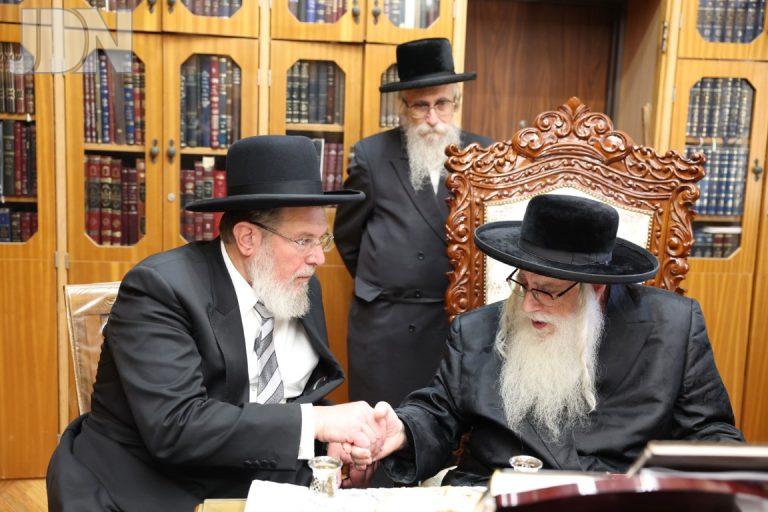 הרב קלמן בר בביקור אצל האדמור מצאנז צילום א