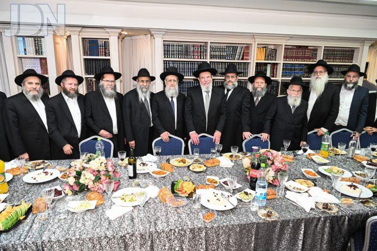 הרבנים הראשיים בבית אגודת חב''ד (154)