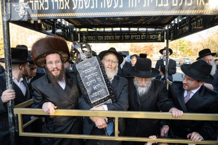 חנטשין מאנסי הכנסת ס''ת (55)
