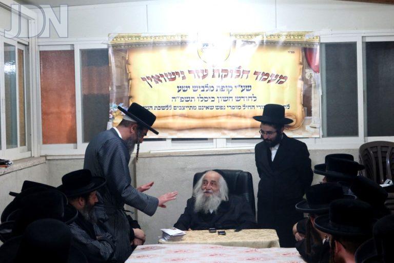 קהל הפרושים חלוקת שטריימלאך (8)