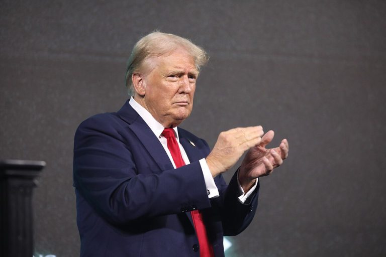 Donald_Trump_53910427147-768x512