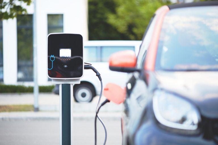electric-car-4381728_1280-768x512