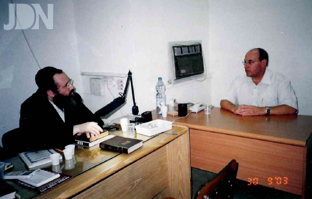 דר משה מושקוביץ זל בבית ההוראה המרכזי עם הגאון רבי יוסף יצחק בלינוב שליטא רב מרכז בני ברק