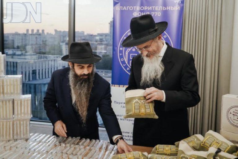 חלוקת מאה זוגות תפילין ואלפיים מזוזות ברוסיה (7)