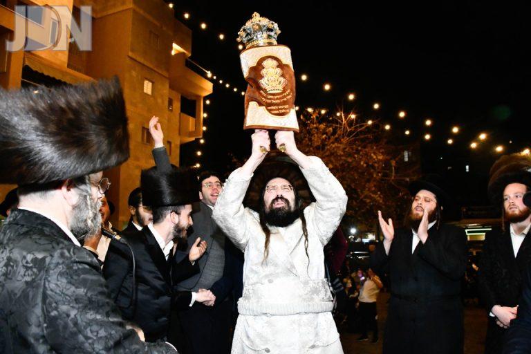 מעז'יבוז' הכנסת ס''ת (74)