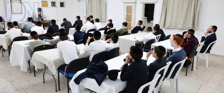 חיפה תלמידי כיתה ח' נווה שאנן התכנסו לקראת מבחני הישיבות הקטנות צילום שמואל שנקר (1)