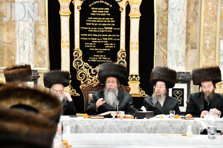 טיש יארצייט שבט הלוי מיד לאחר סעודה שלישית צילום שוקי לרר (2)