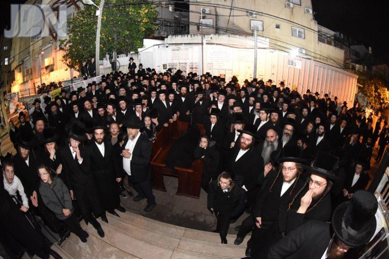 מסע הלווית הרבנית עטל גשטטנר ע''ה צילום יהודה פרקוביץ (18)