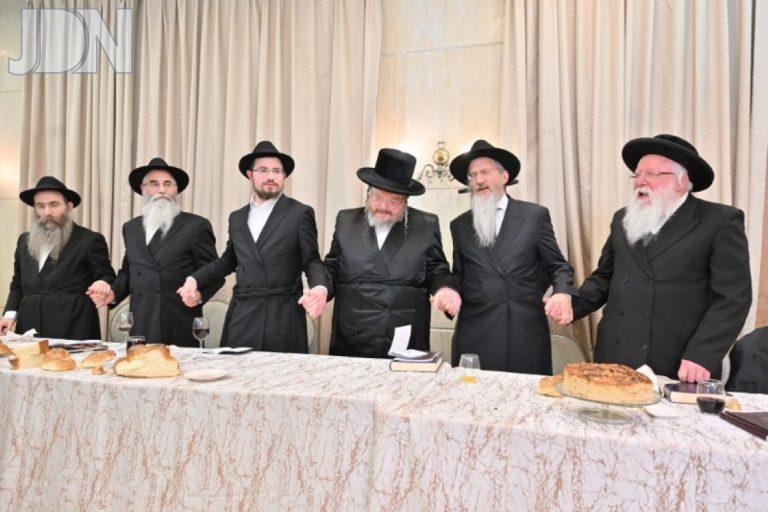 שבע הברכות המרכזית בשמחת הנישואין בבית רבה הראשי של רוסיה (14)