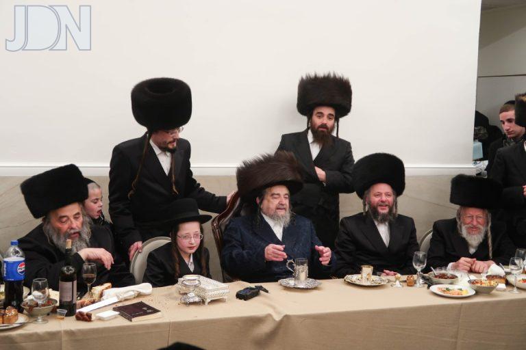 שמחת הבר מצוה לנין הגה''צ ר' יעקב מאיר שעכטר צילום מ א נוימן (3)