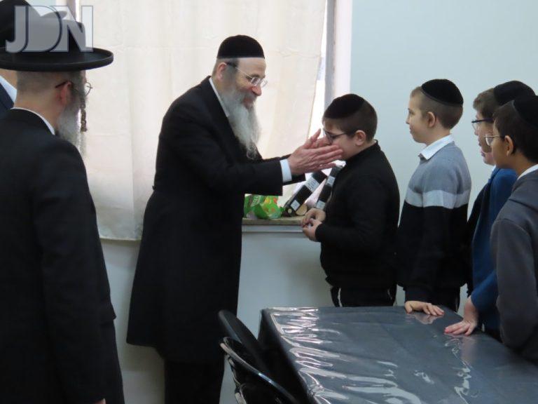 תלמוד תורה נטעי מאיר ביתר בבחינה אצל המשגיח הגר''ב פינקל 1 (10)