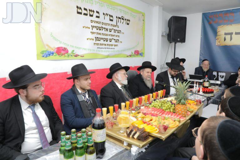 ת''ת שמחת התורה בעריכת סדר ט''ו בשבט עם הגר''ש שטיינמן והגרמ''ש אדלשטיין צילום י בוש (2)