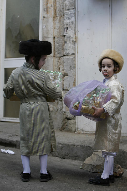 Children in Mea Shearim dress up for Purim