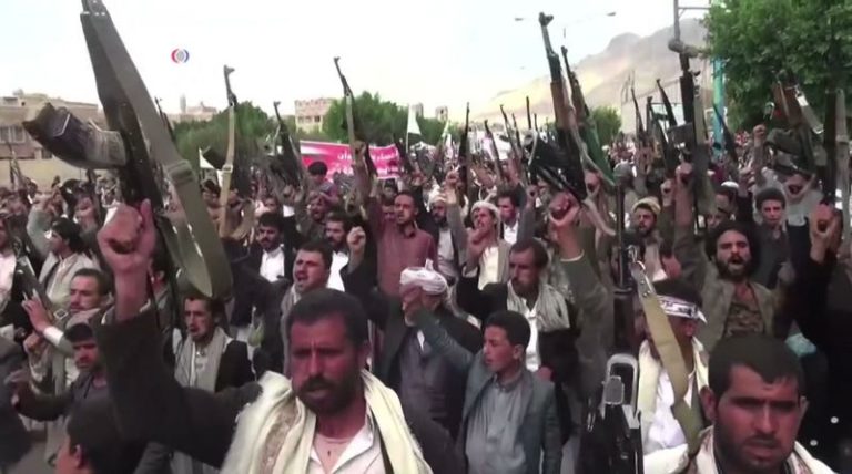 Houthis_protest_against_airstrikes_4_800x446