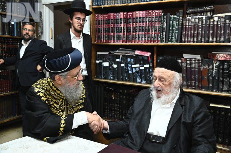 ביקור הרב דוד יוסף אצל הרב פוברסקי צילום שוקי לרר (9)