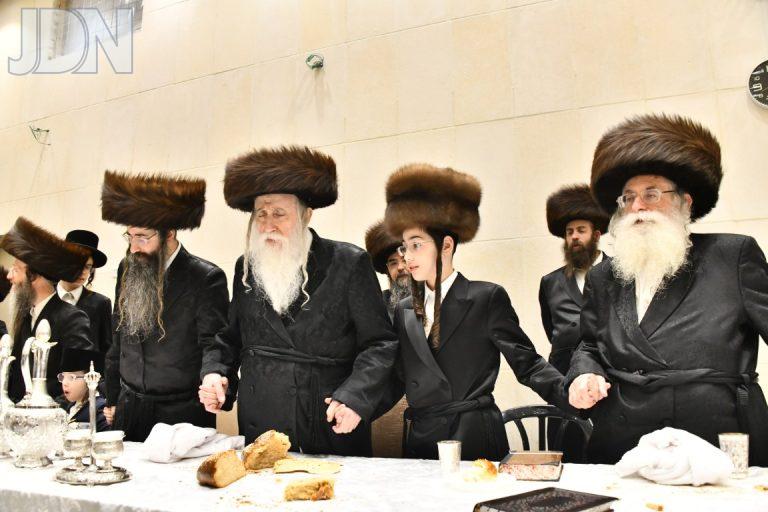 בר מצוה בחצרות מכנובקא בעלזא יערוסלב צילום שוקי לרר (31)
