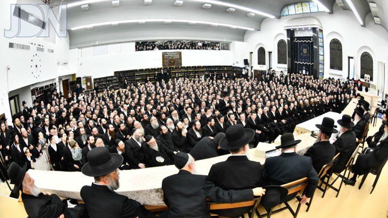גור בישיבה בתל אביב ובבת הקברות צילום שוקי לרר (30)
