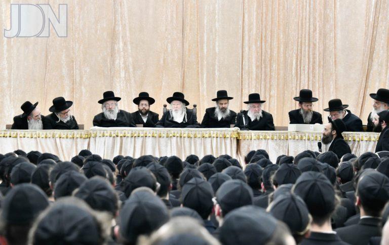 גור בישיבה בתל אביב ובבת הקברות צילום שוקי לרר (37)