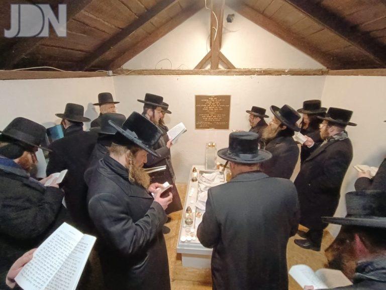 הילולא של הרה''ק רבי חיים דוד דאקטער זי''ע בעיר פיעטרוקוב פוילן (11)