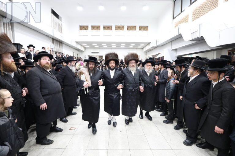 הכנסת ספר תורה לביהמ''ד סאטמאר ירושלים הנדיב אהרן מארמורשטיין צילום דוד ארזני