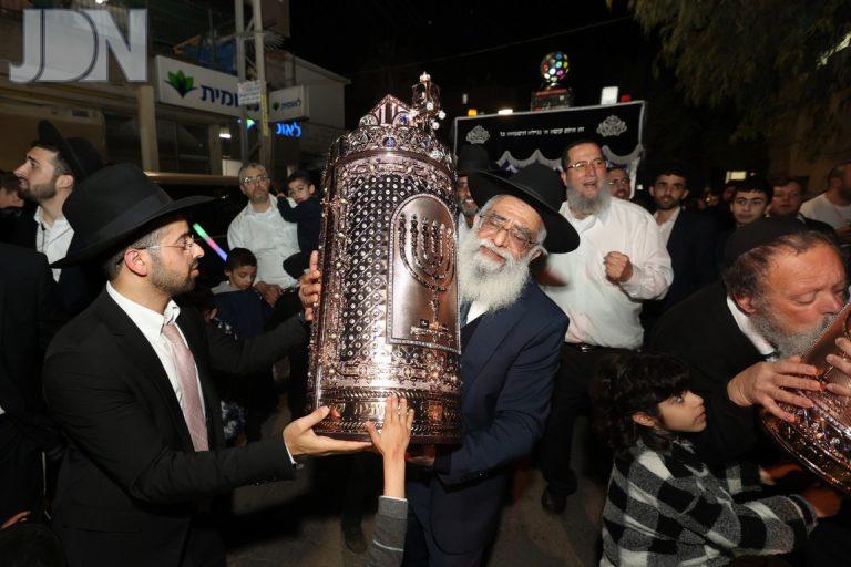הכנסת ספר תורה לבית המדרש שערי קדושה בקרית הרצוג צילום יעקב כהן ושלמה חן (15)