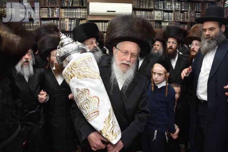 הכנסת ס''ת לבית המדרש חליסא בבני ברק צילום יהודה פרקוביץ (56)