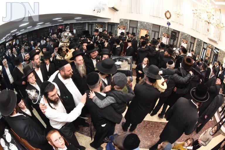 הכנסת ס''ת לבית מדרש האר''י אשלג בבני ברק צילום יהודה פרקוביץ (16)