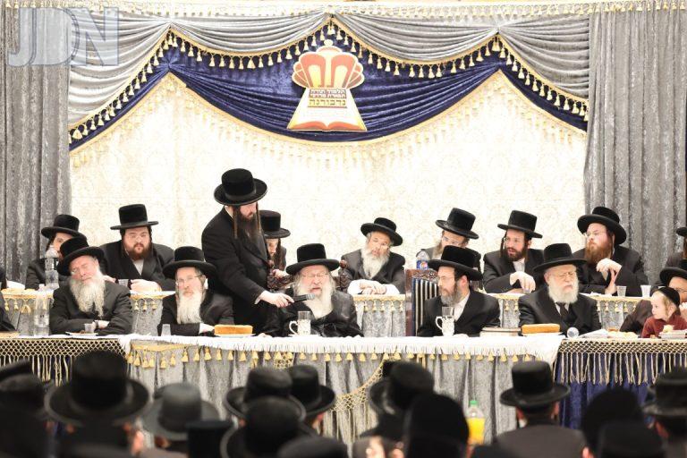 נדבורנה מבחן פומבי וחלוקת תעודות בראשות האדמו''ר צילום א אייזנבאך (35)