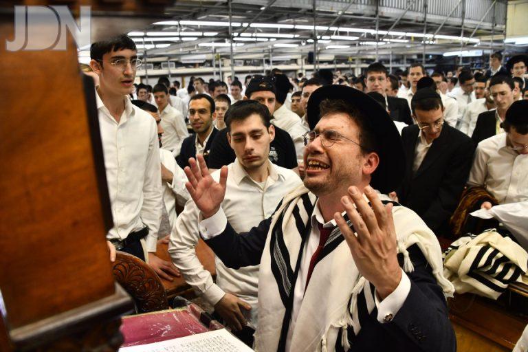 סדר ליל פורים ושירה וריקודים בפונוביז צילום שוקי לרר (23)